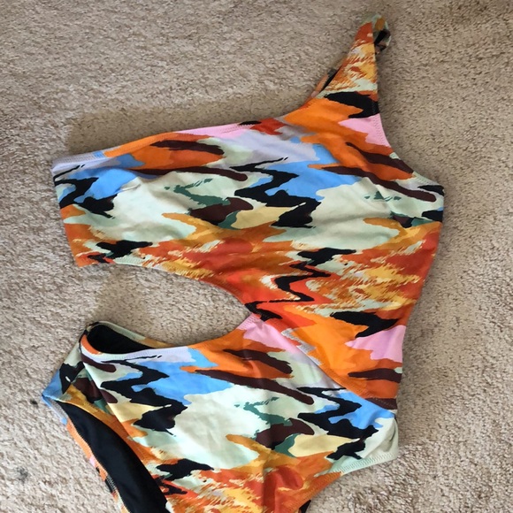 solid & striped Claudia Printed Asymmetric suit - Picture 12 of 15